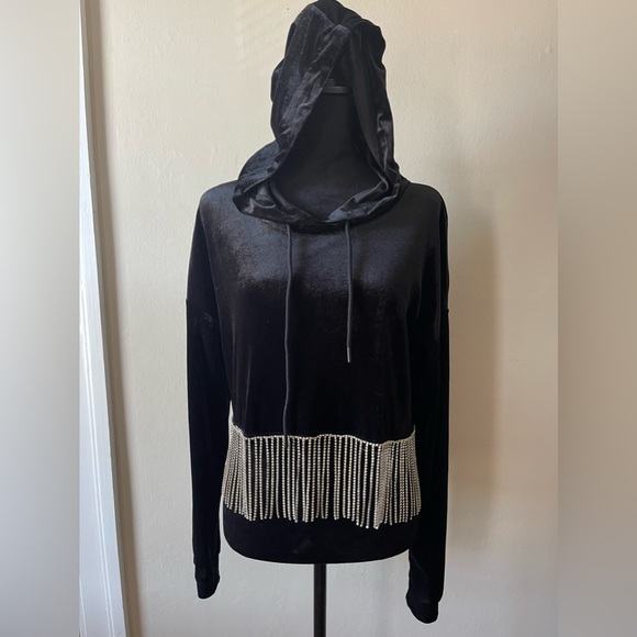 superdown Tops - NWOT SuperDown Black velour hooded top w/ rhinestone fringe, size med